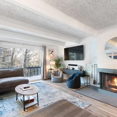 Vermont Getaway! Newly Renovated!